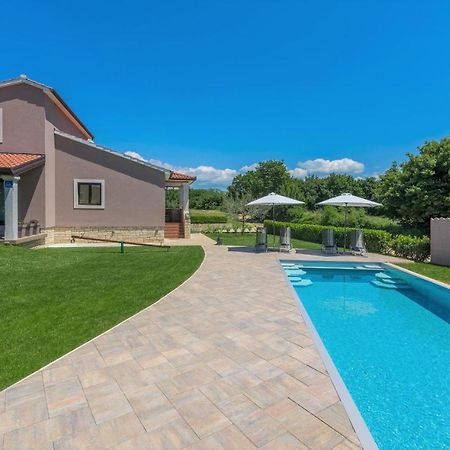 Holiday House Vita Tinjan Exterior photo