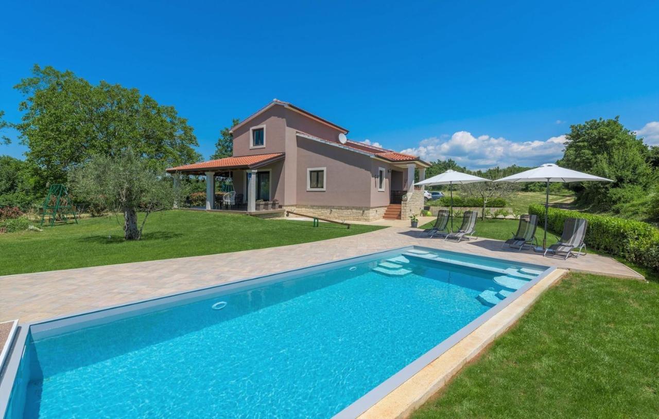 Holiday House Vita Tinjan Exterior photo