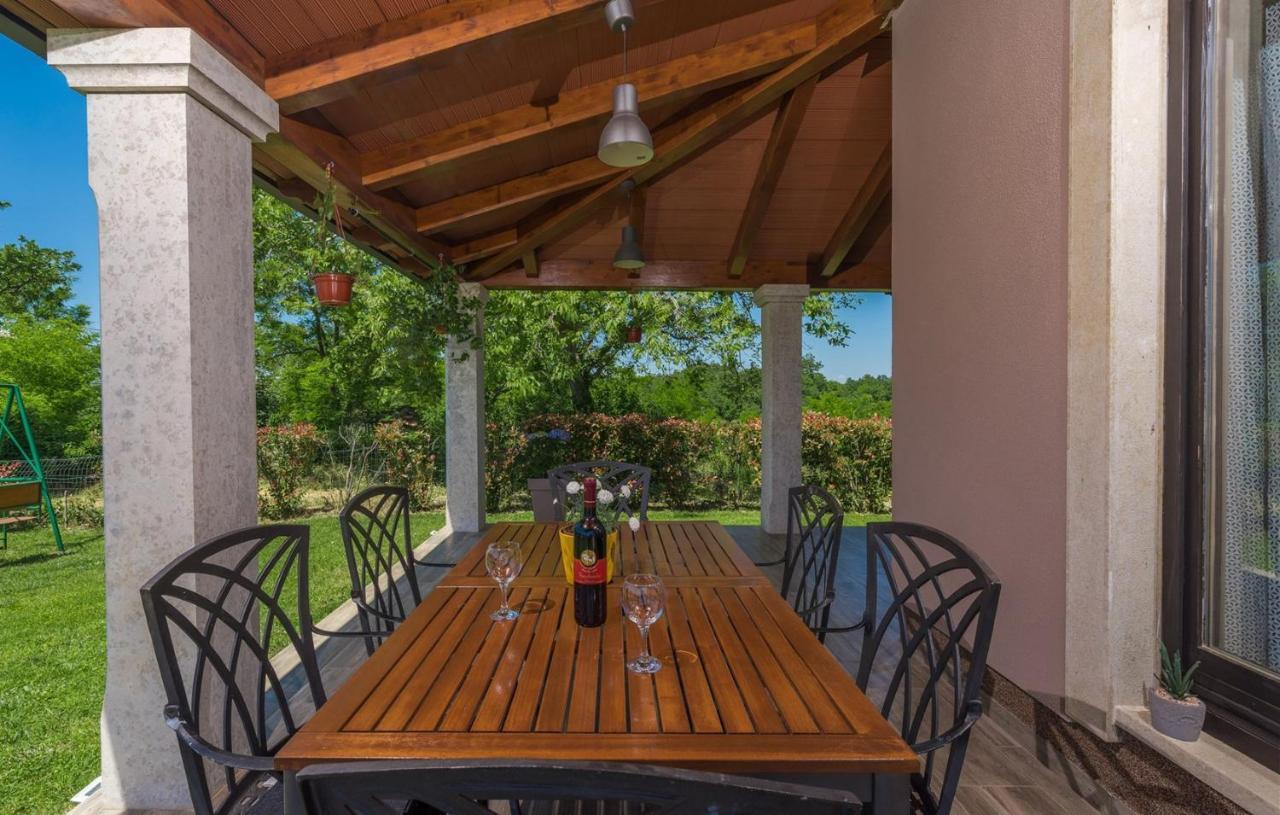 Holiday House Vita Tinjan Room photo