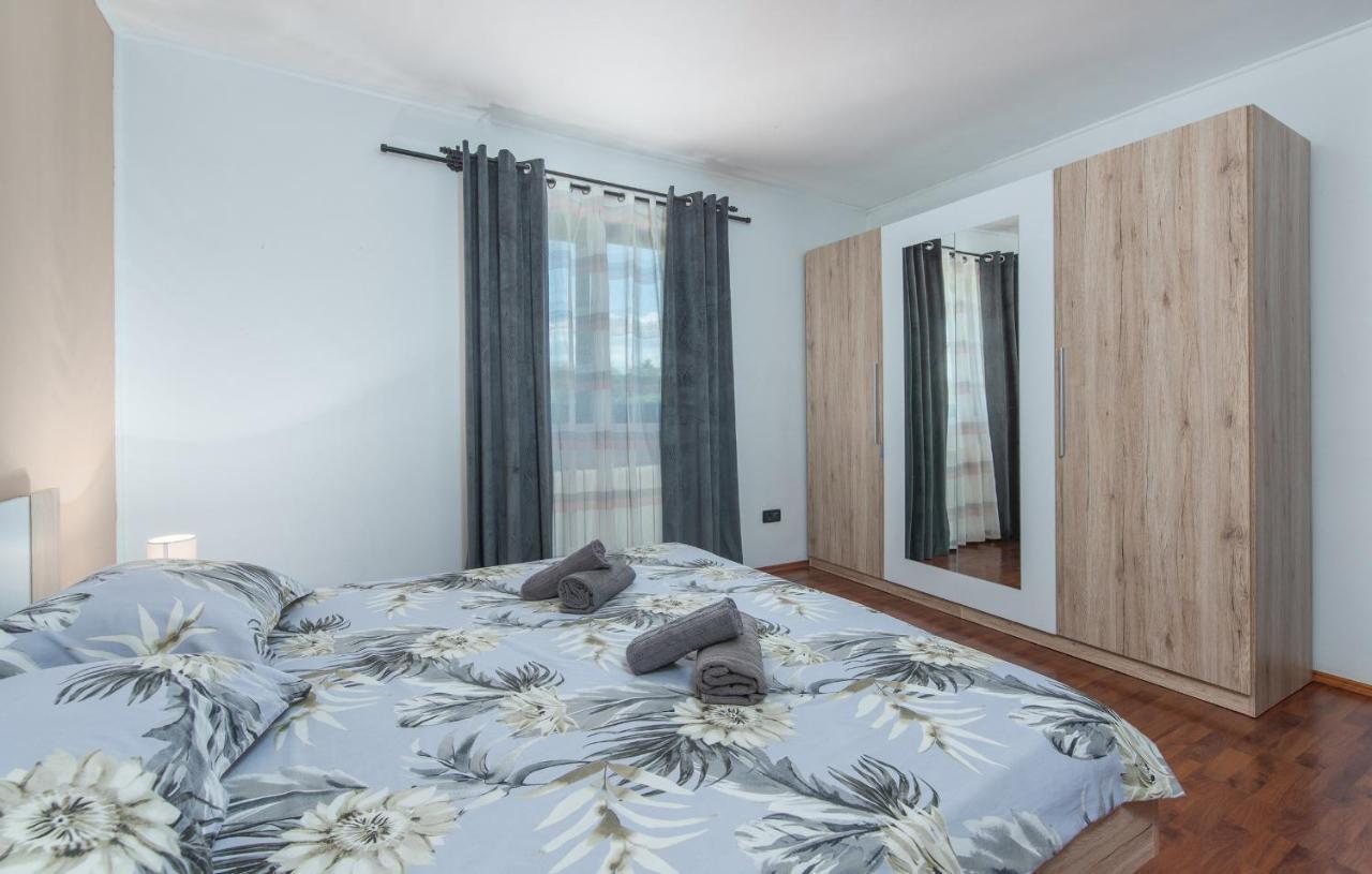 Holiday House Vita Tinjan Room photo