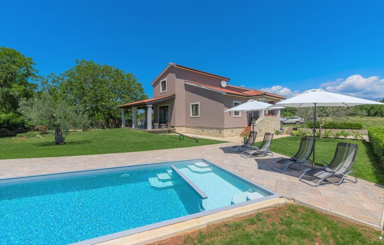 Holiday House Vita Tinjan Exterior photo